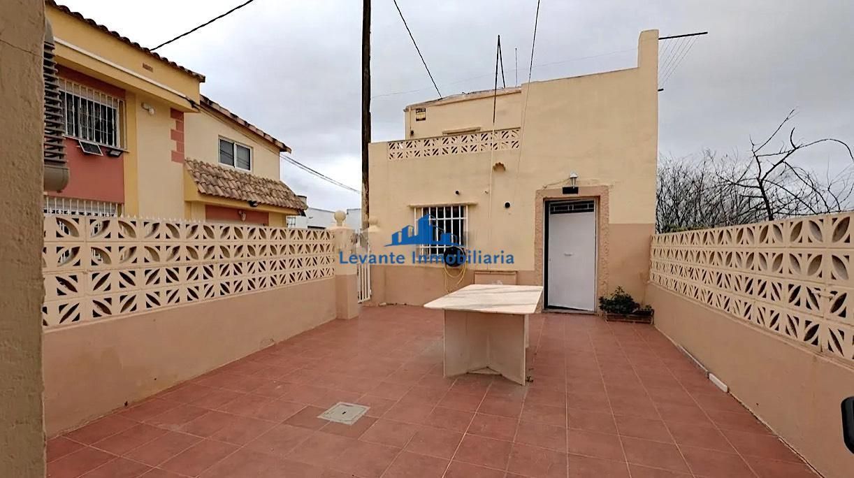 Vista exterior de Casa o xalet en venda en Torrent amb Terrassa i Traster