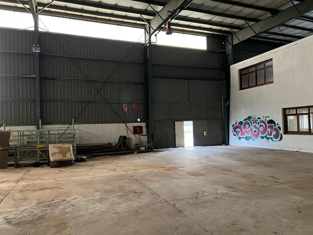 Fabrikhallen zur Miete in Betanzos