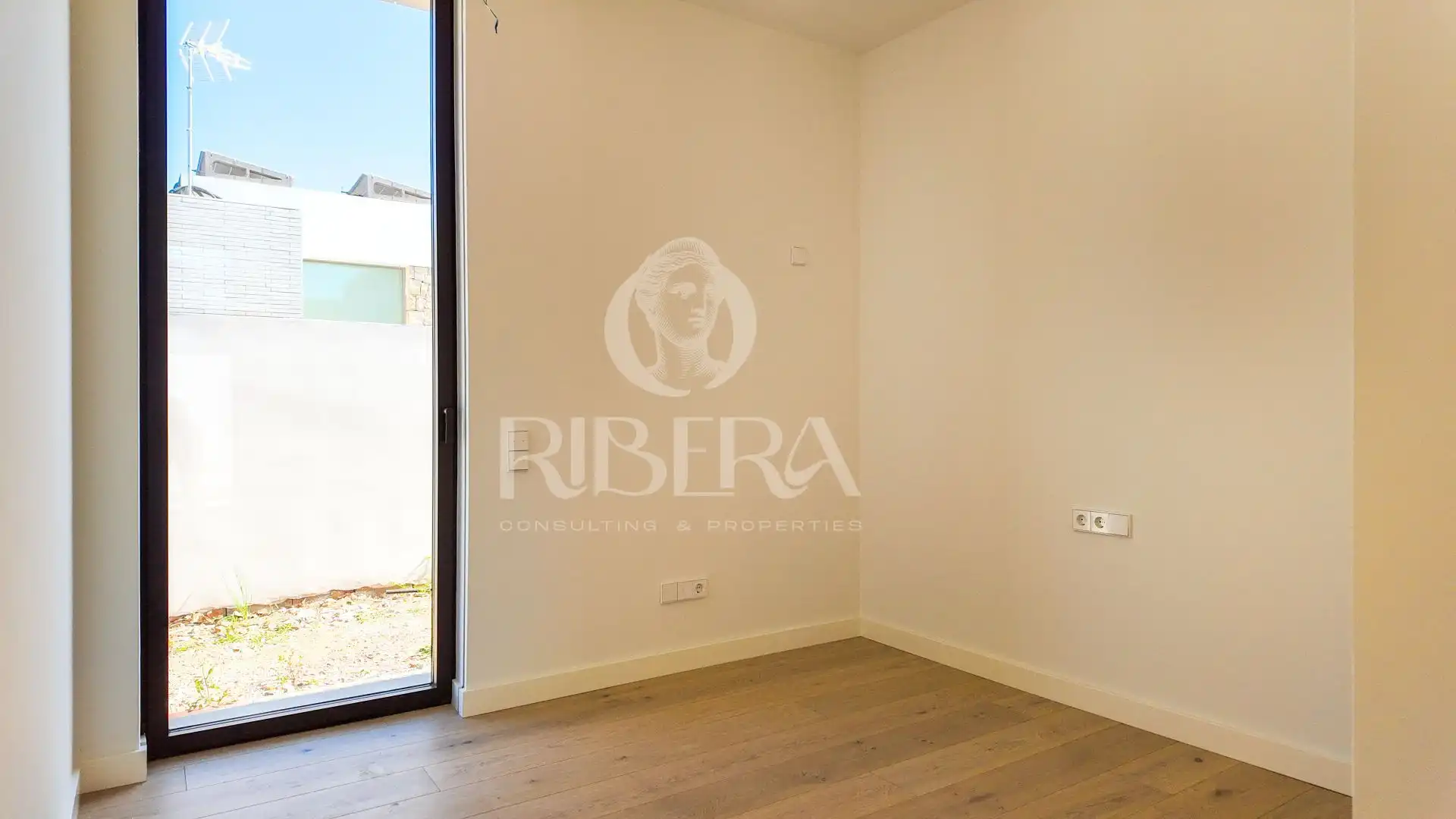 Habitación de Casa o chalet en venta en L'Eliana con Aire acondicionado, Calefacción y Jardín privado
