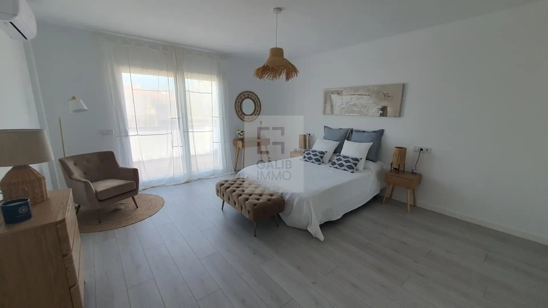 Schlafzimmer von Einfamilien-Reihenhaus zum Verkauf in Empuriabrava mit Klimaanlage, Terrasse und Möbliert