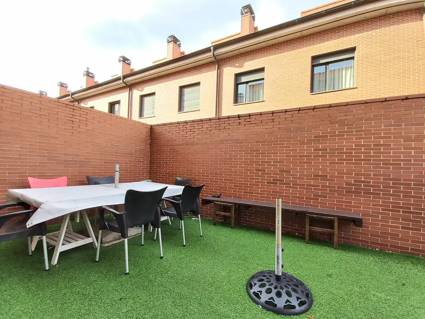 Terrassa de Casa adosada en venda en Burgos amb Jardí privat