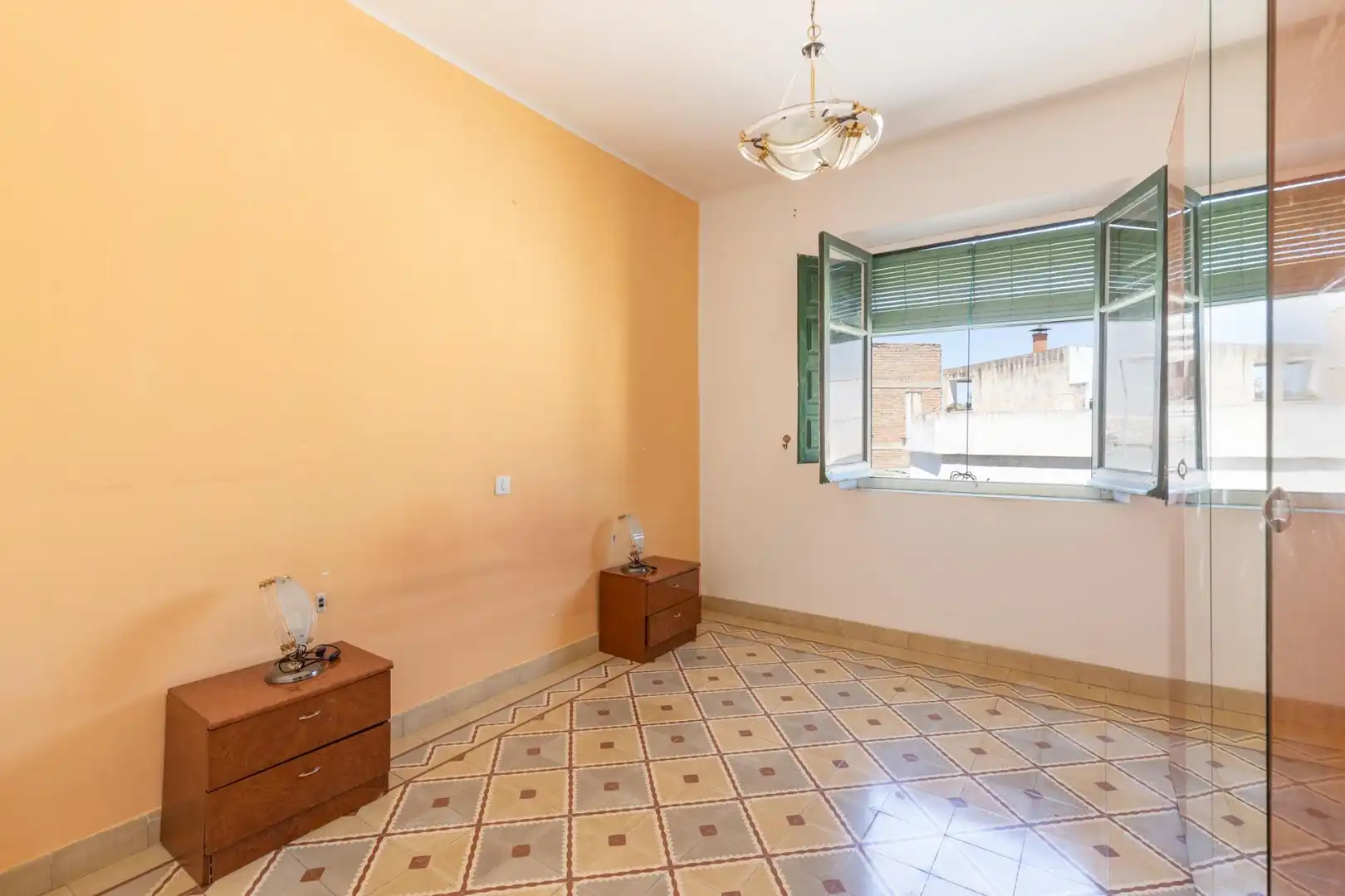 Habitación de Residencial en venta en Granada