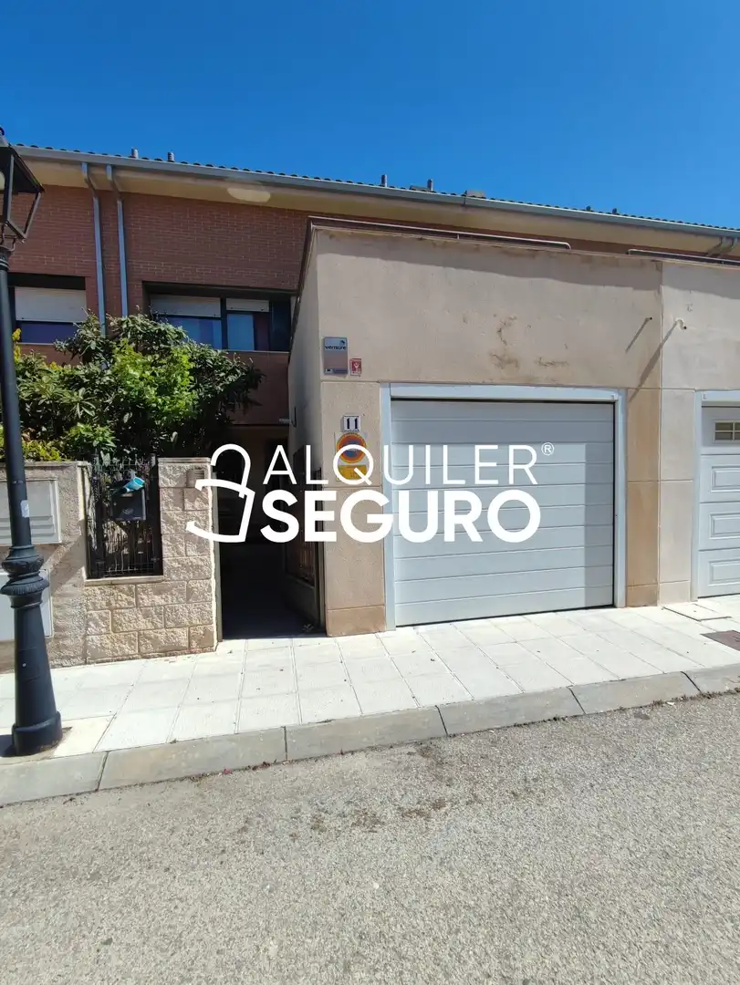 Parking of Houses for rent in Alovera  with Heating