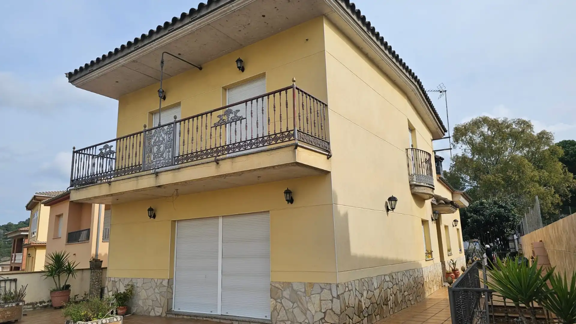 Exterior view of Houses for sale in Girona Capital  with Air Conditioner, Heating and Private garden