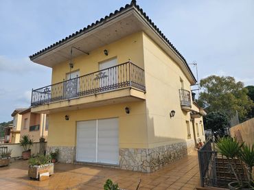 Villa con balcone in vendita a Palau