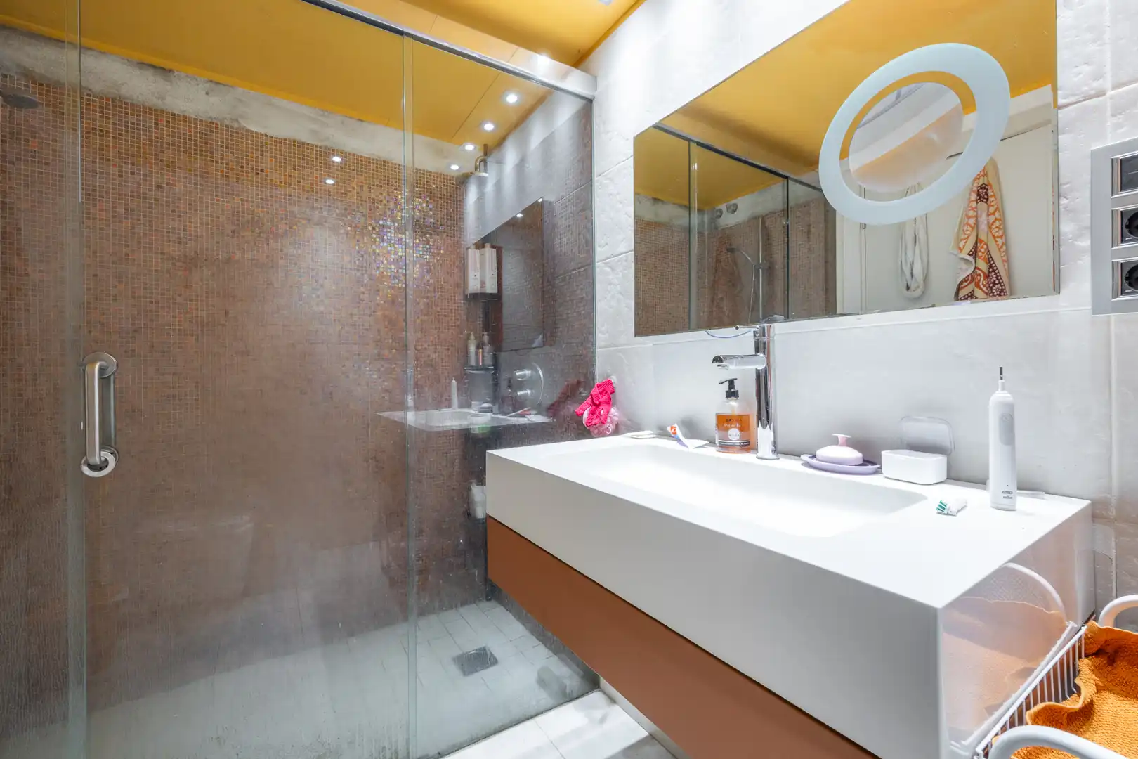 Bathroom of Houses for sale in Cerdanyola del Vallès  with Furnished