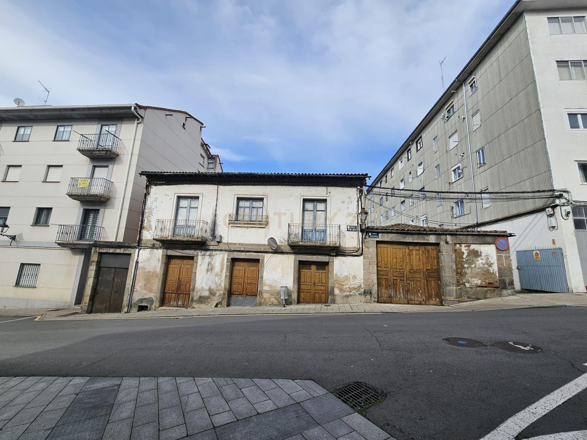 Vista exterior de Edifici en venda en Béjar
