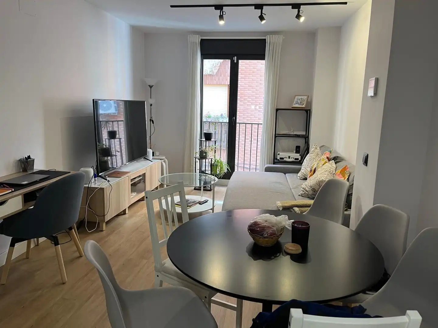 Sala d'estar de Pis en venda en Madrid amb Jardí privat, Traster i Alarma