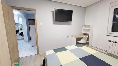 Foto 2 de Piso en venta en Los Claveles , HUCA - La Cadellada, Oviedo