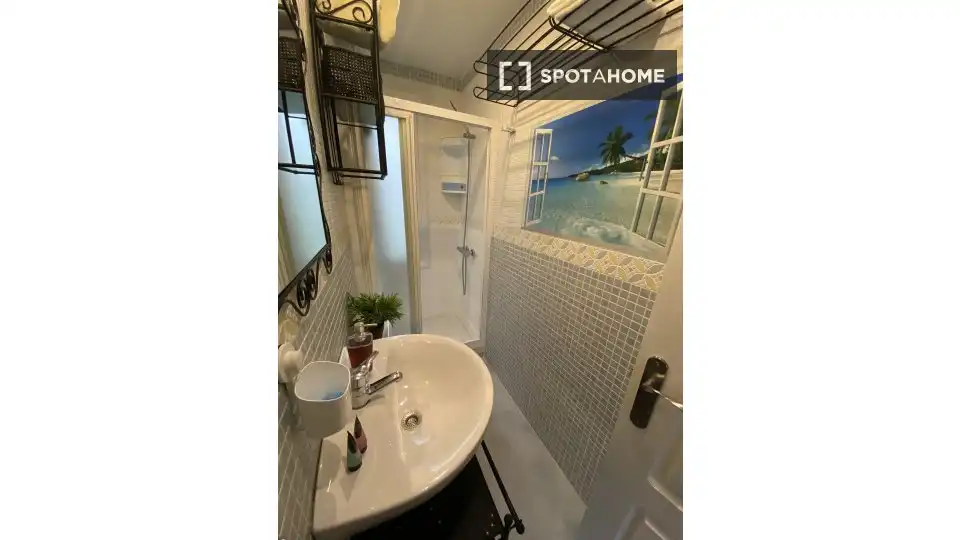 Baño de Piso de alquiler en Madrid con Aire acondicionado, Calefacción y Amueblado