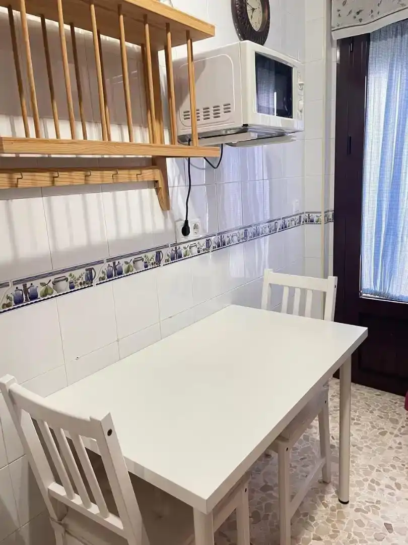 Cuina de Pis de lloguer en Chipiona amb Aire condicionat, Moblat i Rentadora