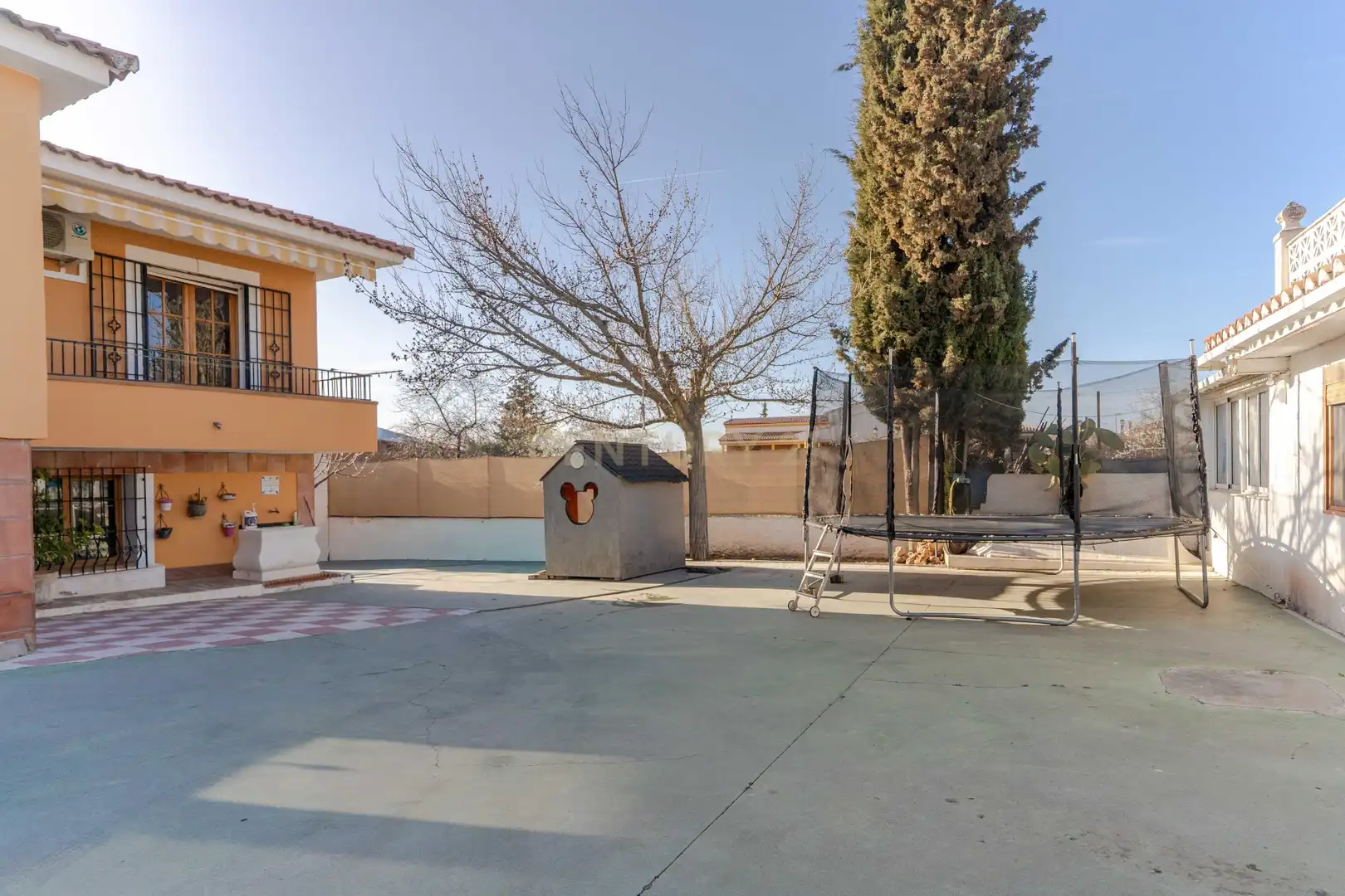 Vista exterior de Casa o chalet en venta en Villa de Otura con Aire acondicionado, Jardín privado y Piscina