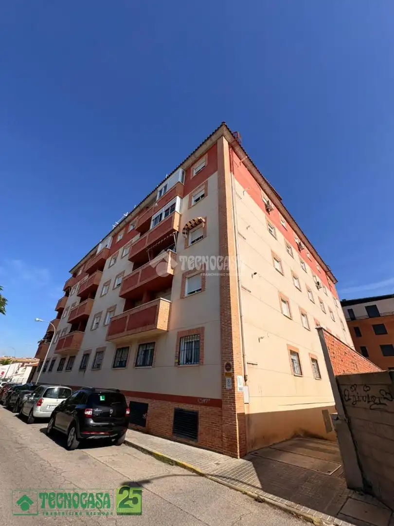 Exterior view of Flat for sale in Urbanización San Isidro