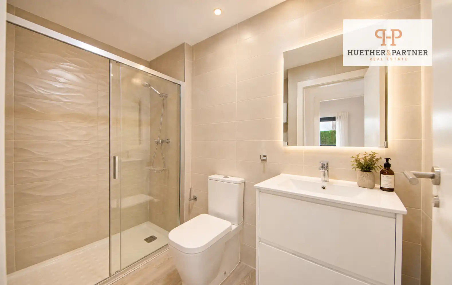Bathroom of Flat for sale in Manacor  with Air Conditioner and Heating