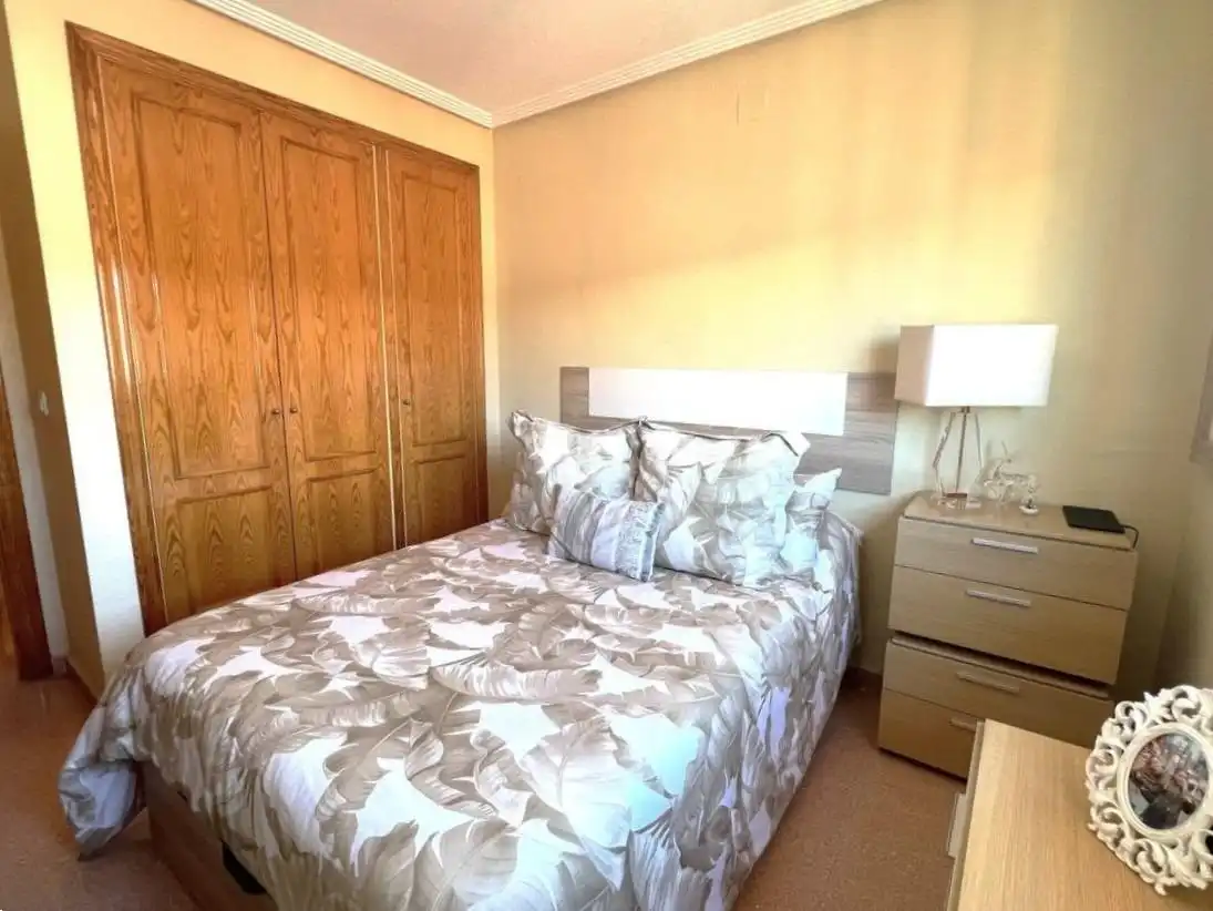 Habitación de Piso en venta en Alicante / Alacant con Jardín privado, Terraza y Trastero