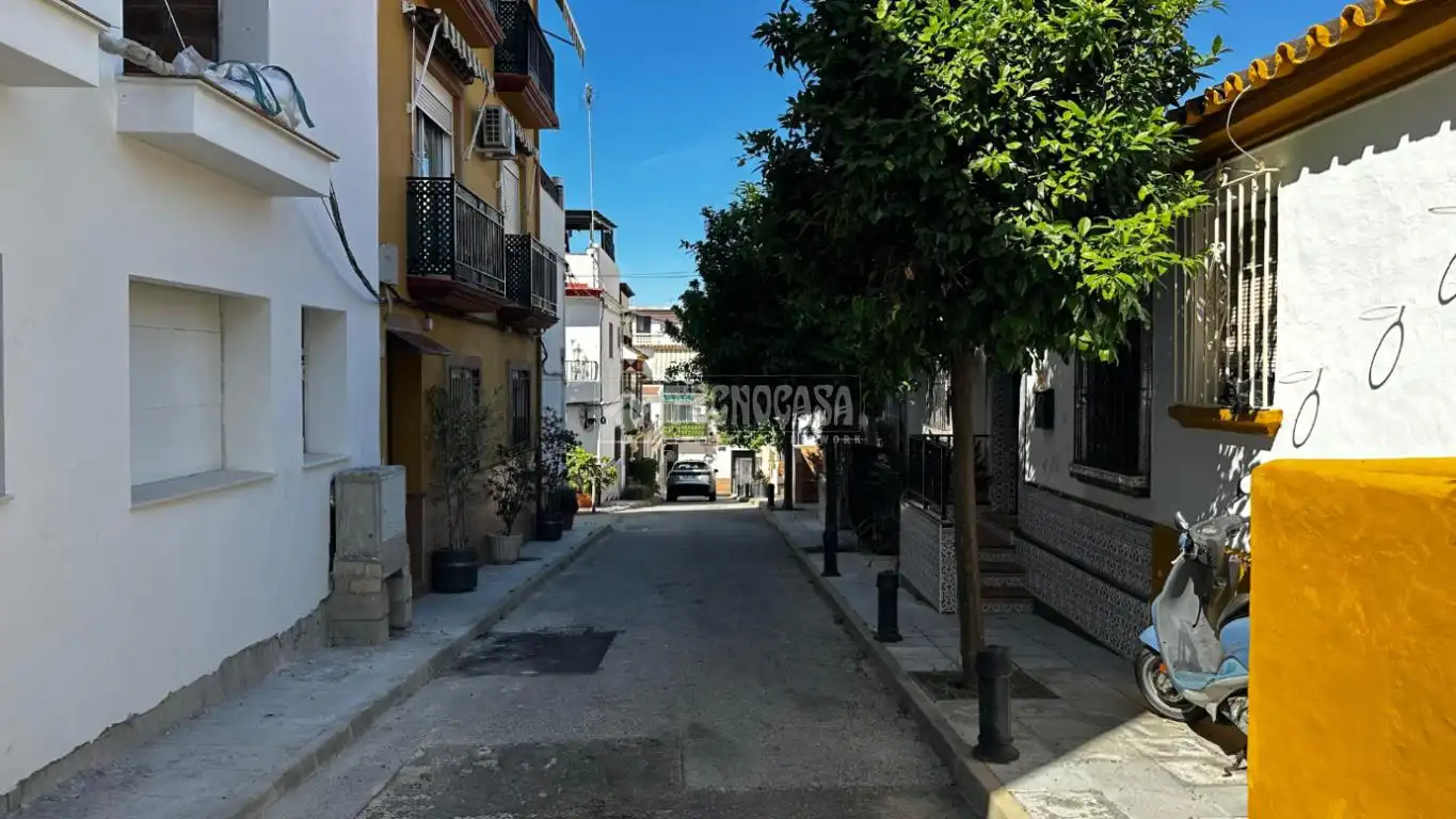 Außenansicht von Einfamilien-Reihenhaus zum Verkauf in Marbella mit Terrasse und Möbliert