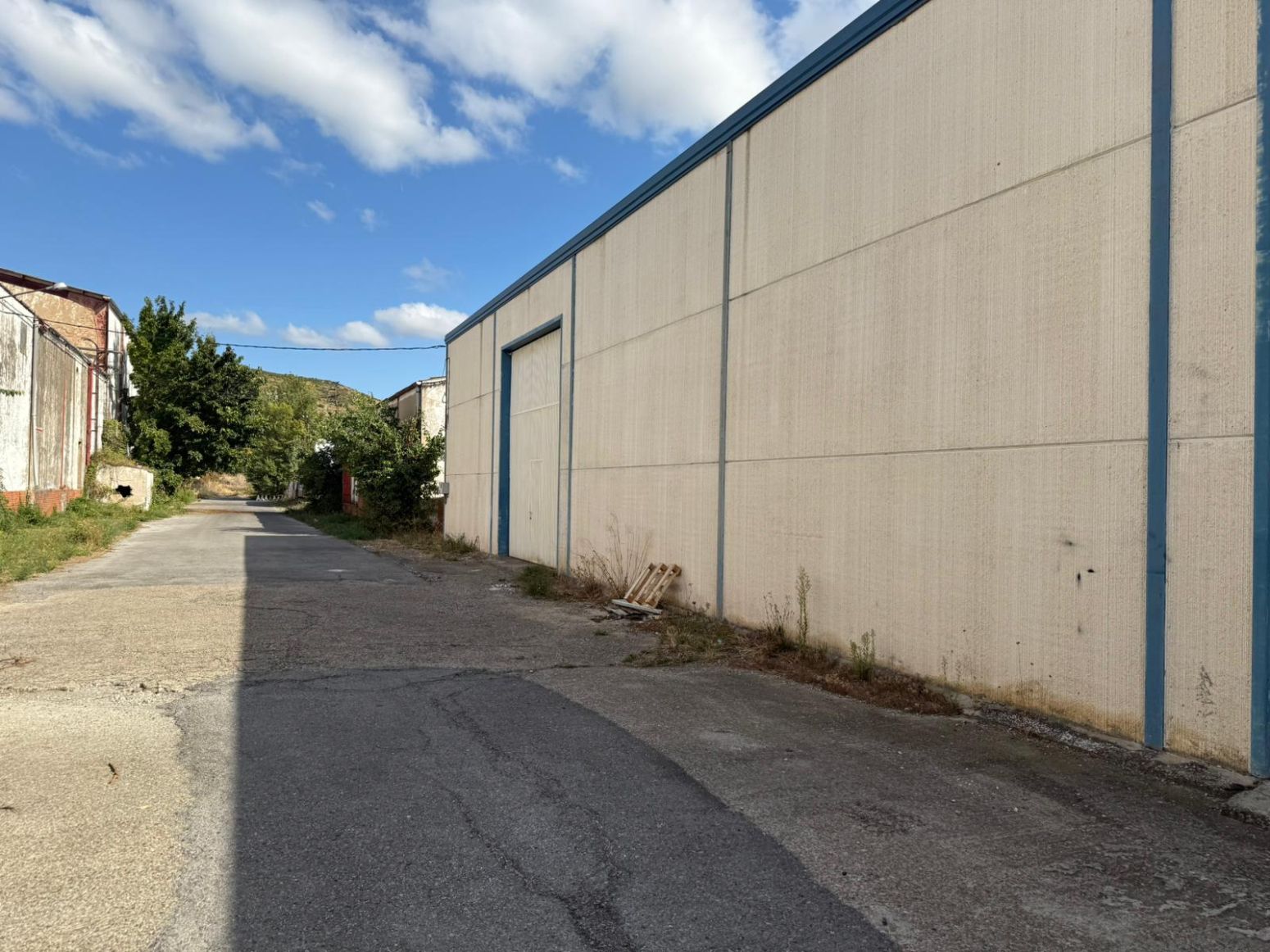 Vista exterior de Nau industrial de lloguer en  Logroño