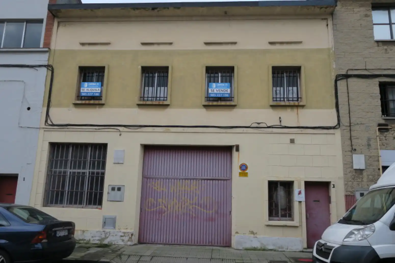 Außenansicht von Fabrikhallen zum Verkauf in Oviedo 