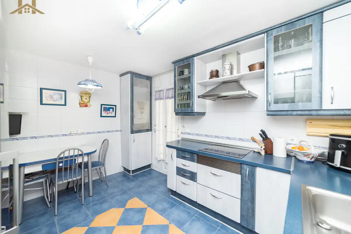 Cocina de Casa adosada en venta en Boadilla del Monte con Aire acondicionado, Calefacción y Jardín privado