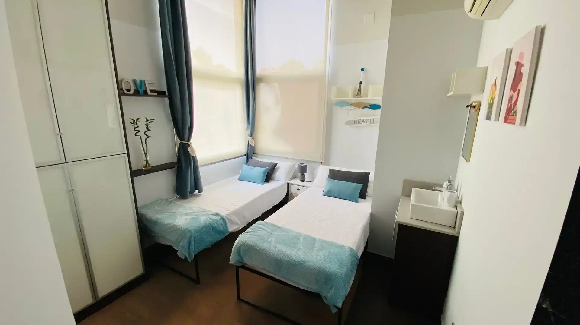 Schlafzimmer von Erdgeschoss zur Miete in Lekeitio mit Klimaanlage und Möbliert