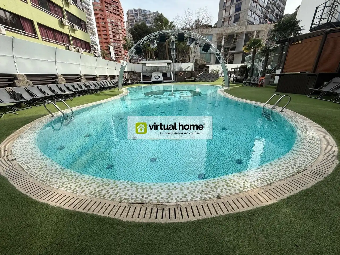 Piscina de Pis de lloguer en Benidorm amb Aire condicionat, Calefacció i Moblat