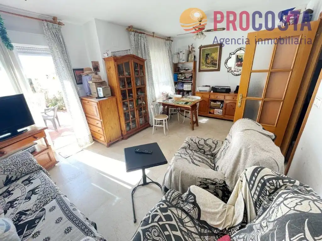 Sala de estar de Casa adosada en venta en Almuñécar con Terraza