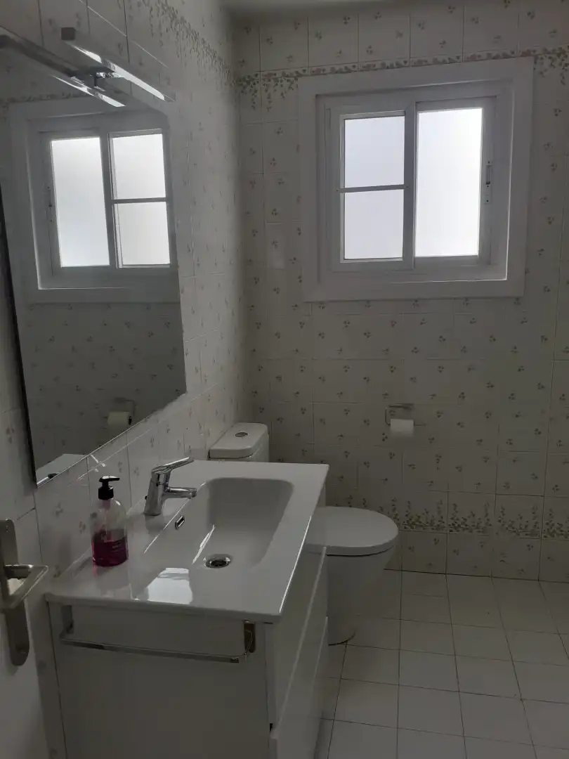 Baño de Piso de alquiler en Castellón de la Plana / Castelló de la Plana con Terraza y Amueblado