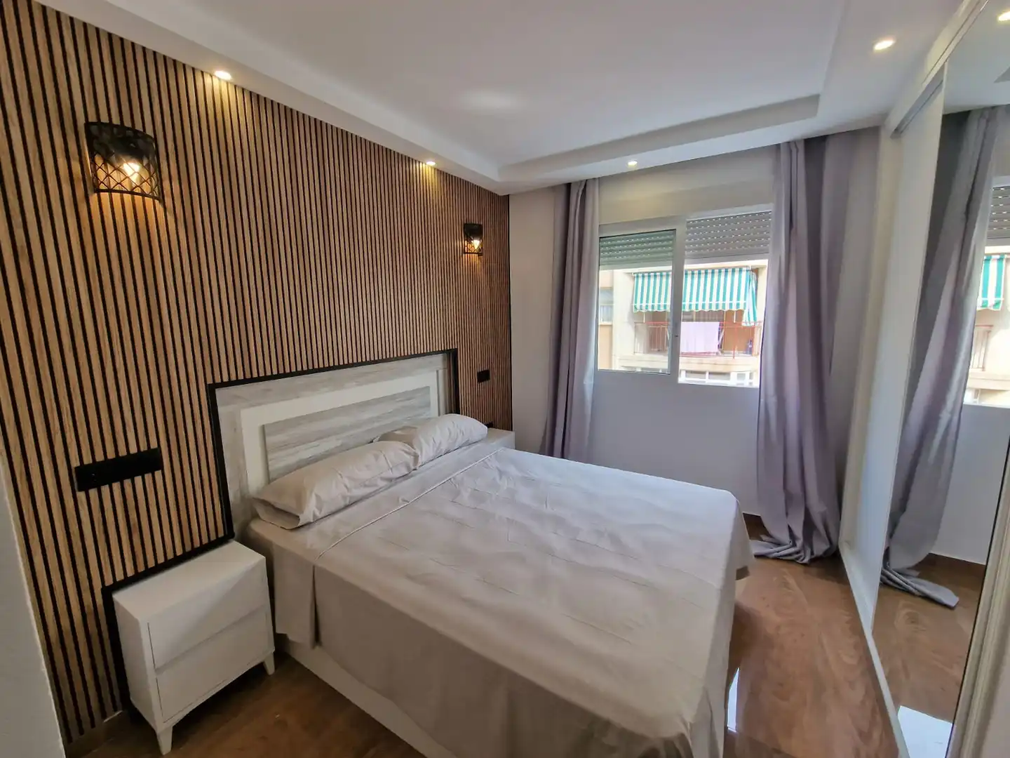 Dormitori de Apartament en venda en Torrevieja amb Aire condicionat, Terrassa i Moblat