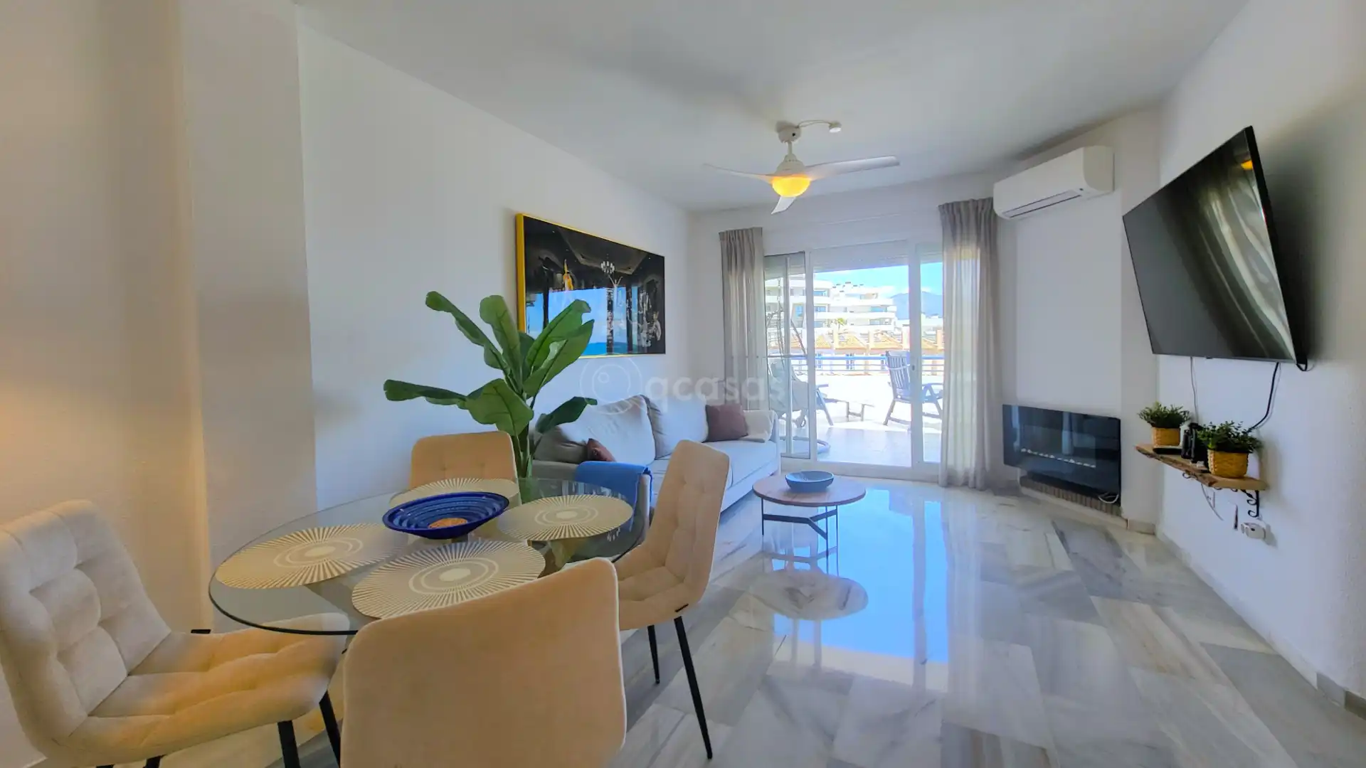 Wohnzimmer von Einfamilien-Reihenhaus zum Verkauf in Mijas mit Klimaanlage, Heizung und Terrasse