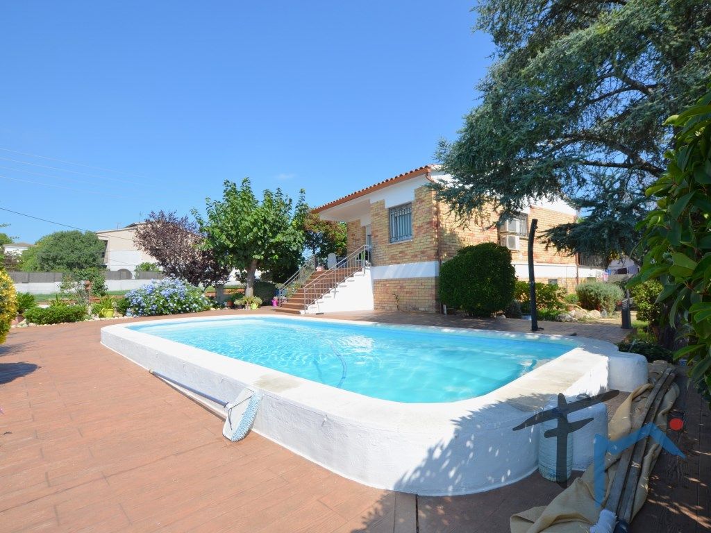 Swimming pool of House or chalet for sale in Sant Llorenç d'Hortons