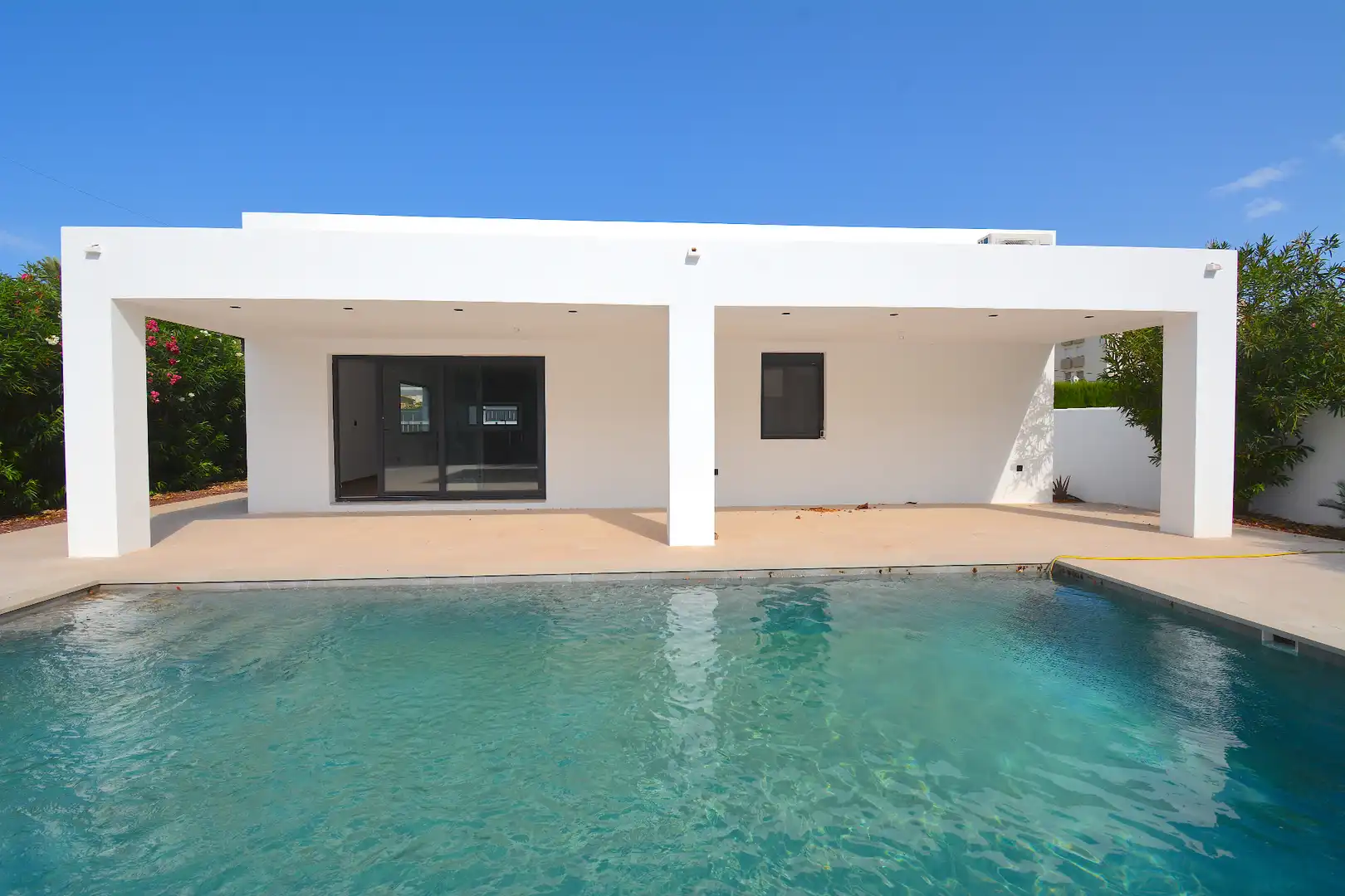 Piscina de Casa o chalet en venta en Dénia con Aire acondicionado, Jardín privado y Terraza