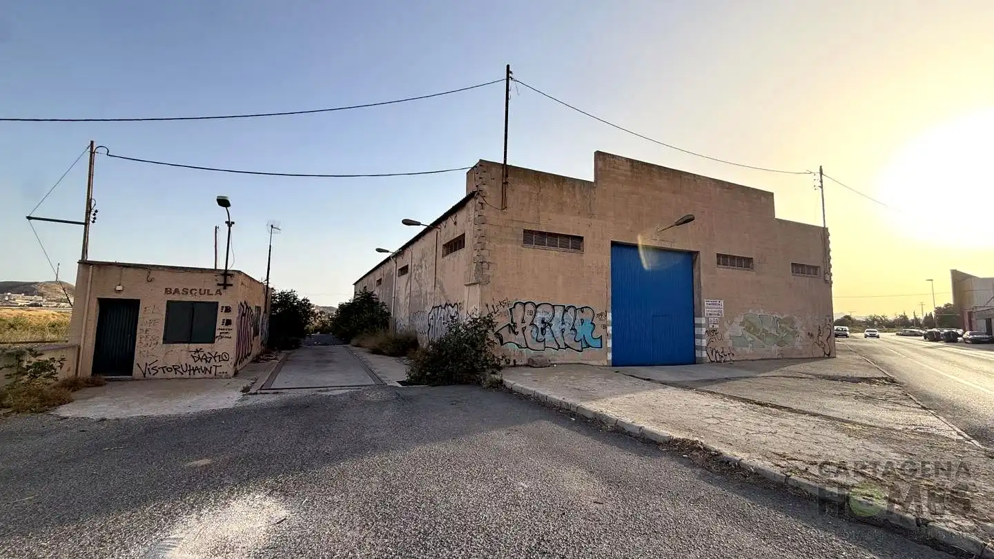Außenansicht von Fabrikhallen zum Verkauf in Cartagena