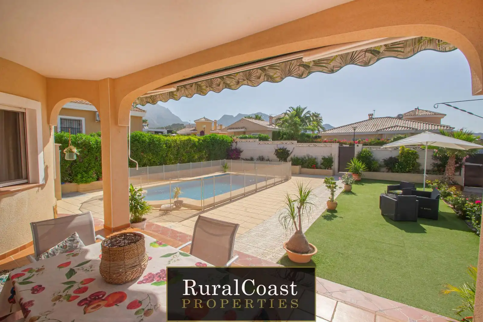 Vista exterior de Casa o chalet en venta en Busot con Calefacción, Terraza y Trastero