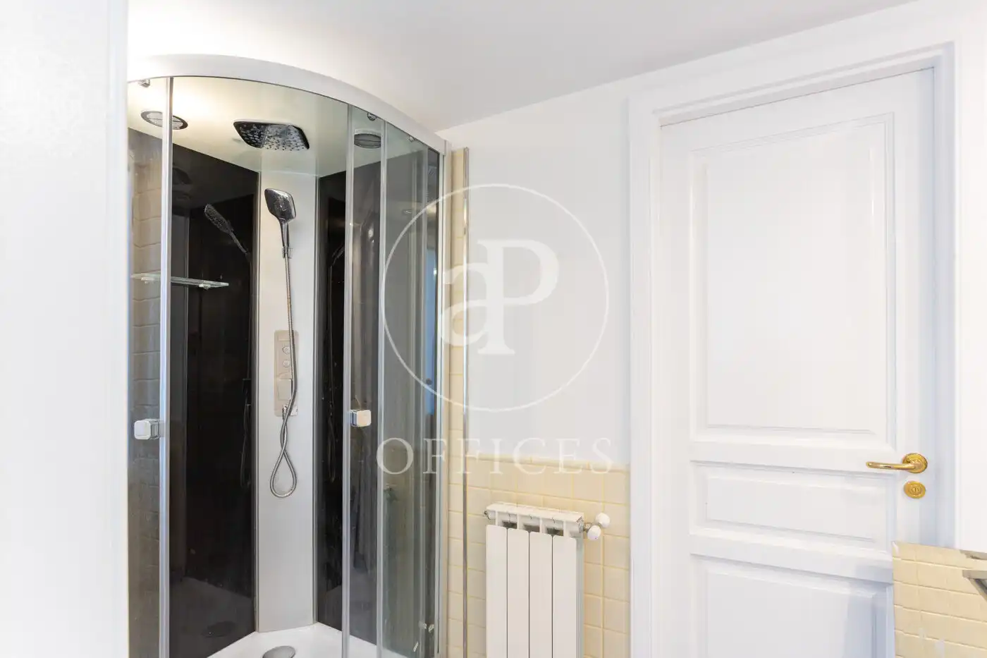 Badezimmer von Büro zur Miete in Barcelona mit Heizung