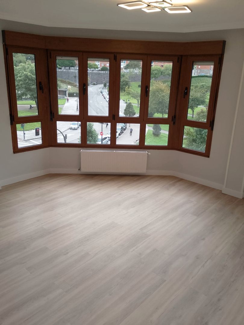 Bedroom of Flat to rent in Oviedo   with Heating, Parquet flooring and Oven