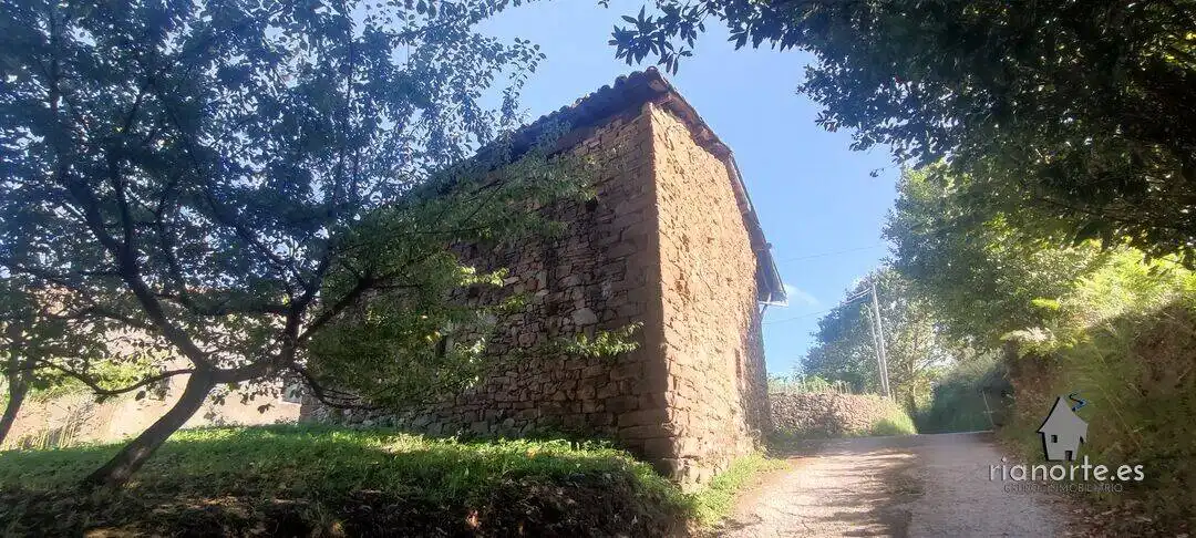 Außenansicht von Country house zum Verkauf in Langreo