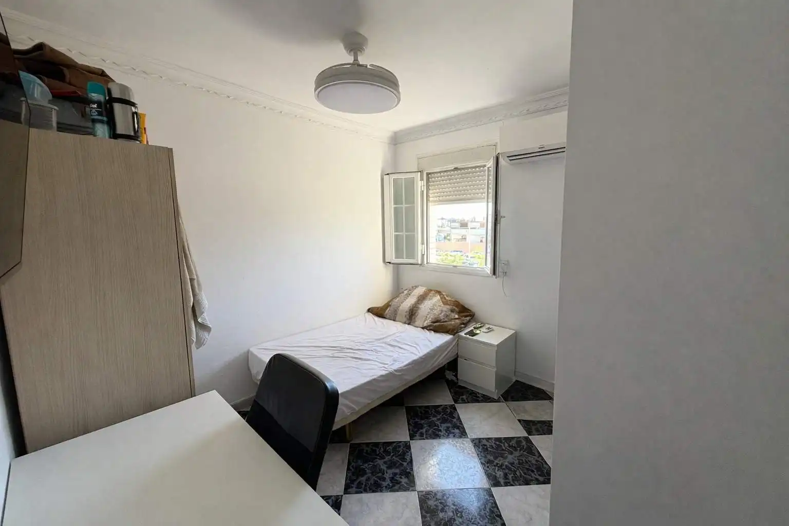 Habitación de Piso en venta en Sevilla con Balcón