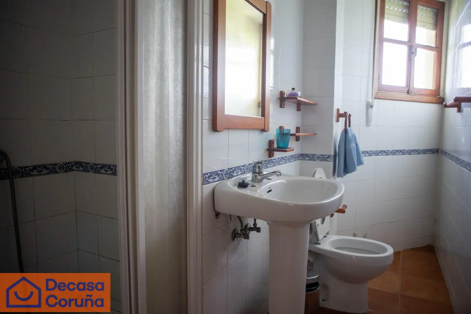 Baño de Casa o chalet en venta en Oleiros con Calefacción, Jardín privado y Terraza