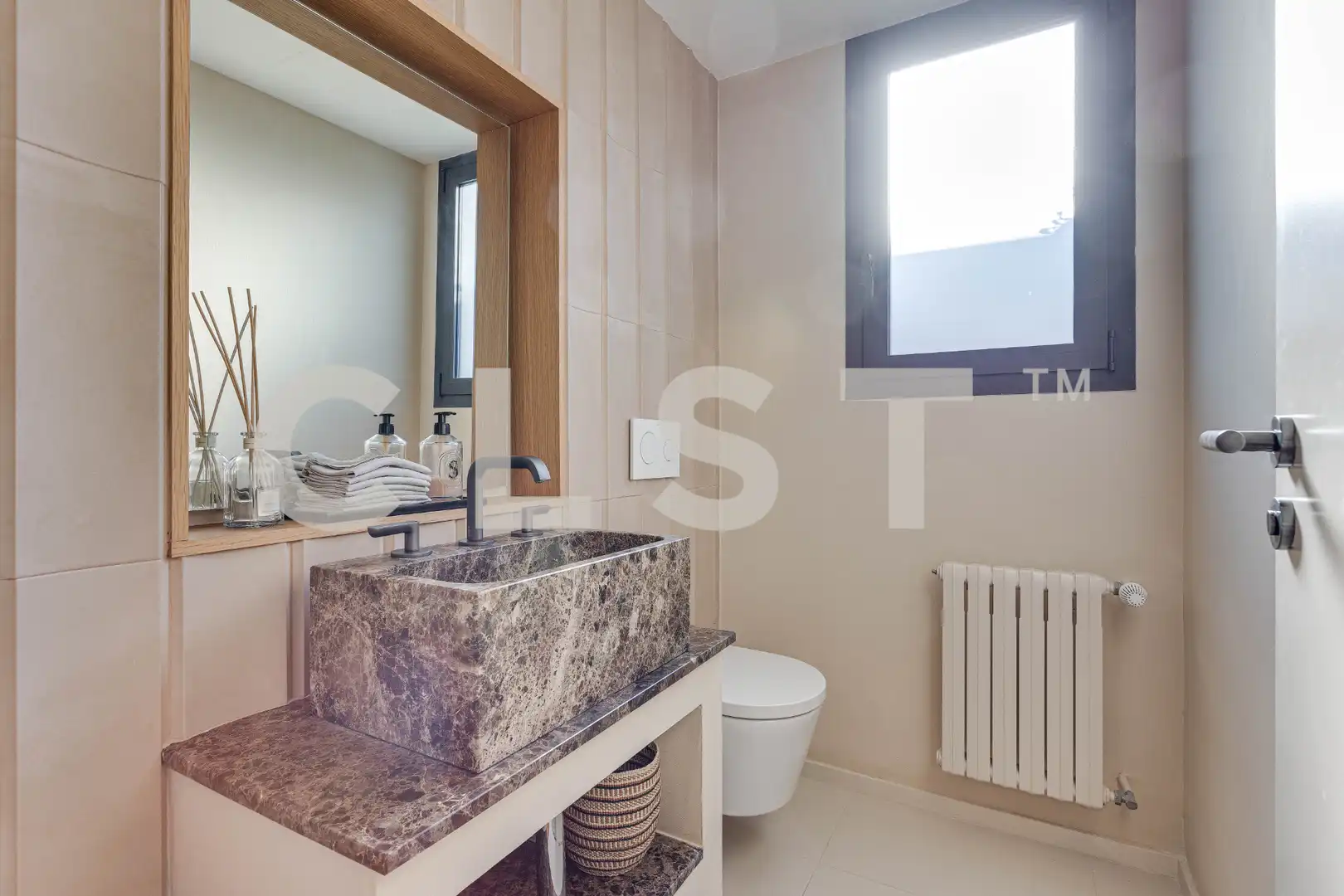Badezimmer von Dachboden zur Miete in Barcelona mit Klimaanlage, Heizung und Parkett
