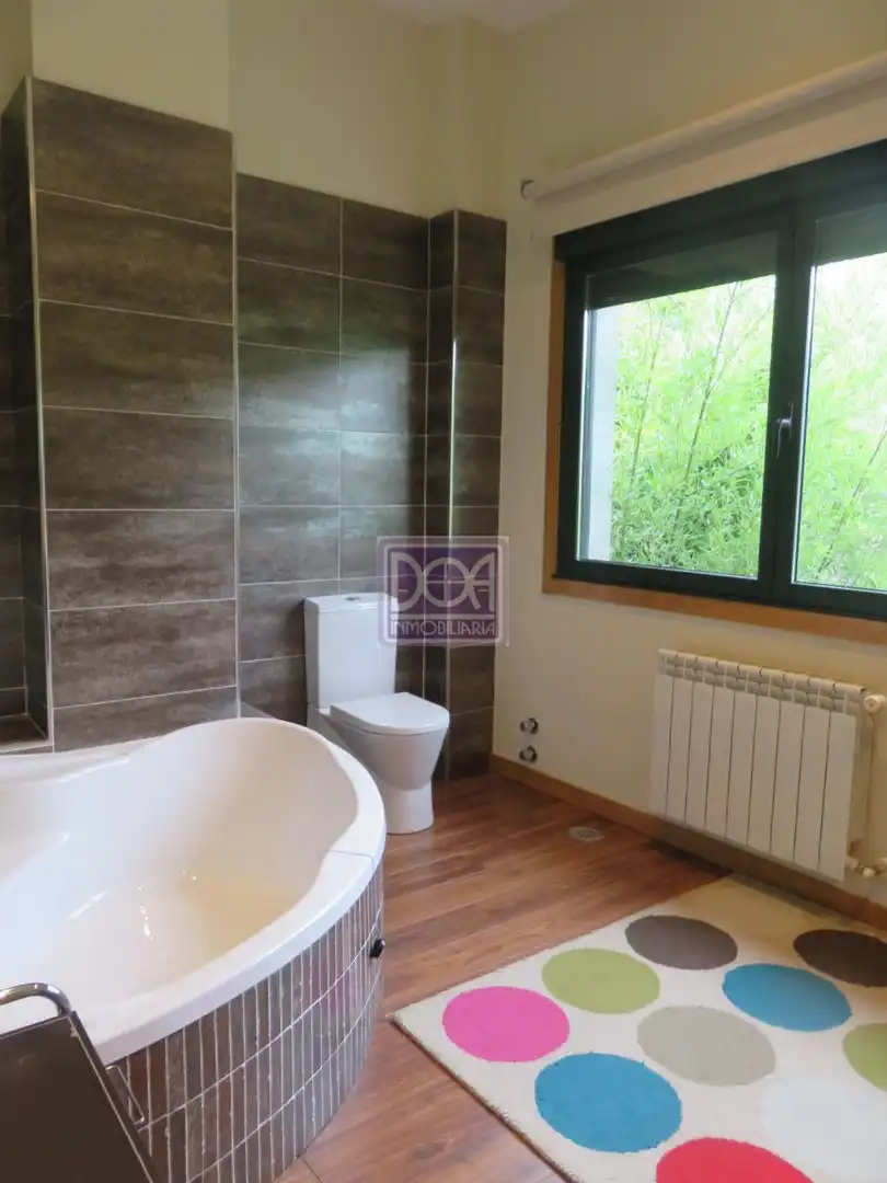 Bany de Casa o xalet en venda en Mondariz-Balneario amb Calefacció, Jardí privat i Terrassa
