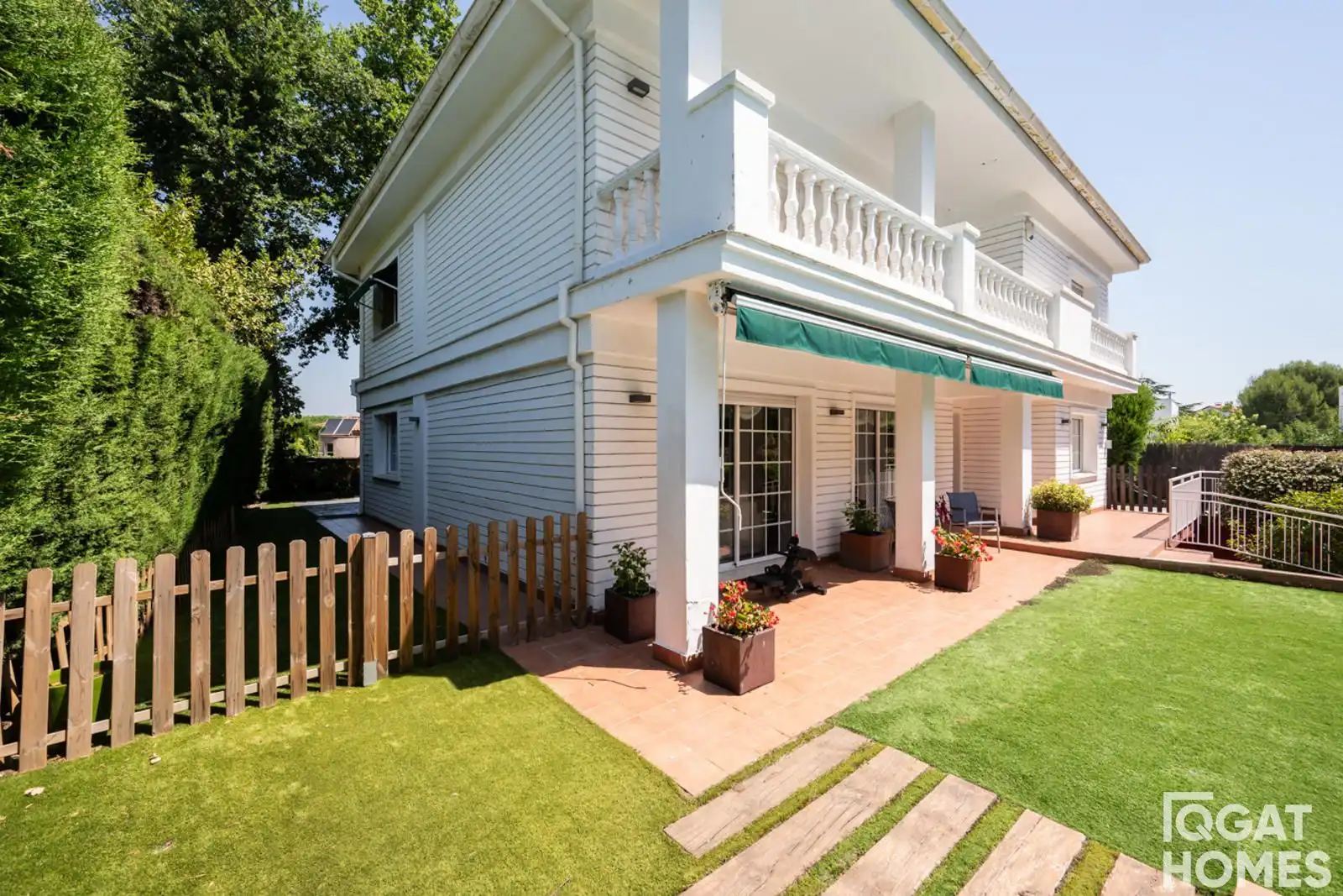 Vista exterior de Casa o xalet en venda en Sant Cugat del Vallès amb Aire condicionat, Calefacció i Jardí privat
