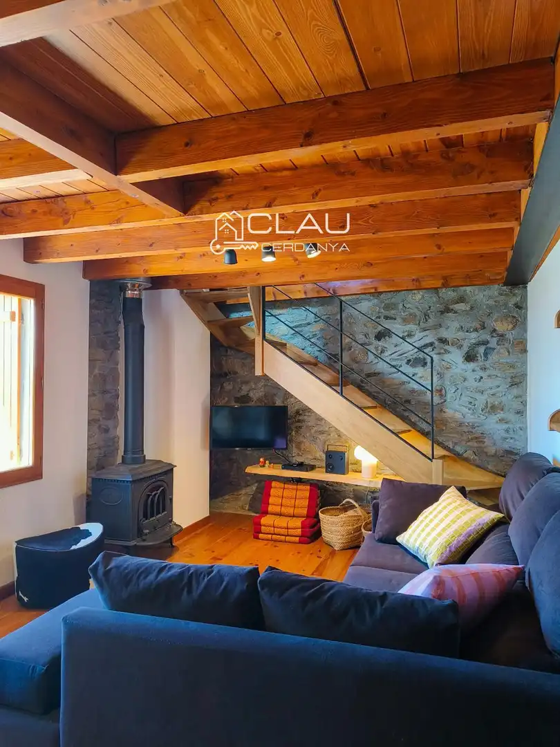 Sala de estar de Dúplex de alquiler en Latour - de - Carol con Calefacción, Parquet y Terraza