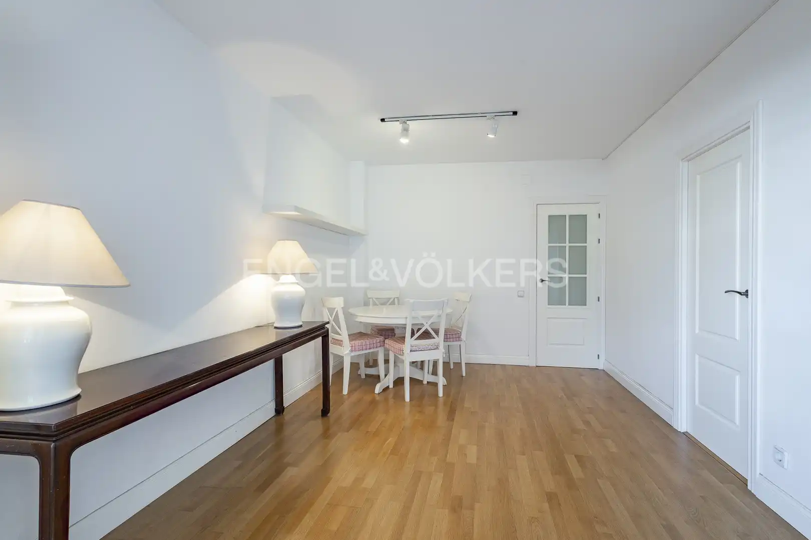 Comedor de Piso en venta en Sant Just Desvern con Calefacción, Jardín privado y Parquet