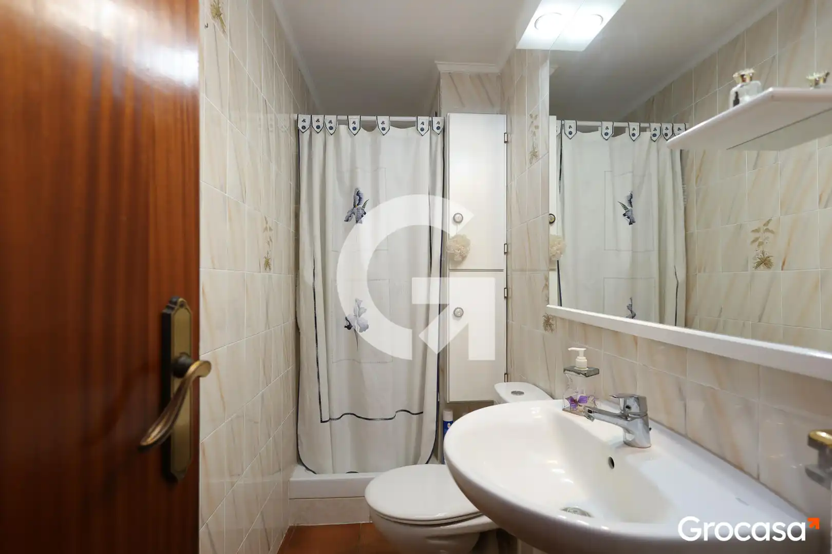 Bathroom of Flat for sale in L'Hospitalet de Llobregat  with Furnished, Oven and Washing machine