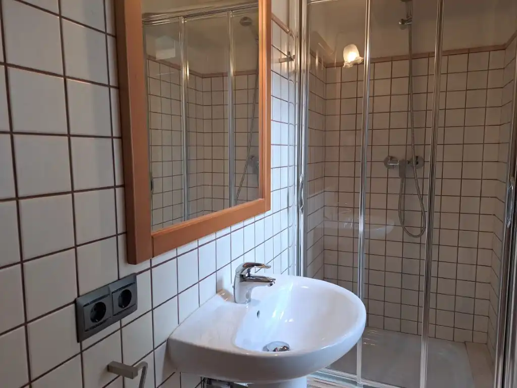 Badezimmer von Wohnung zum Verkauf in Llívia mit Heizung, Parkett und Terrasse
