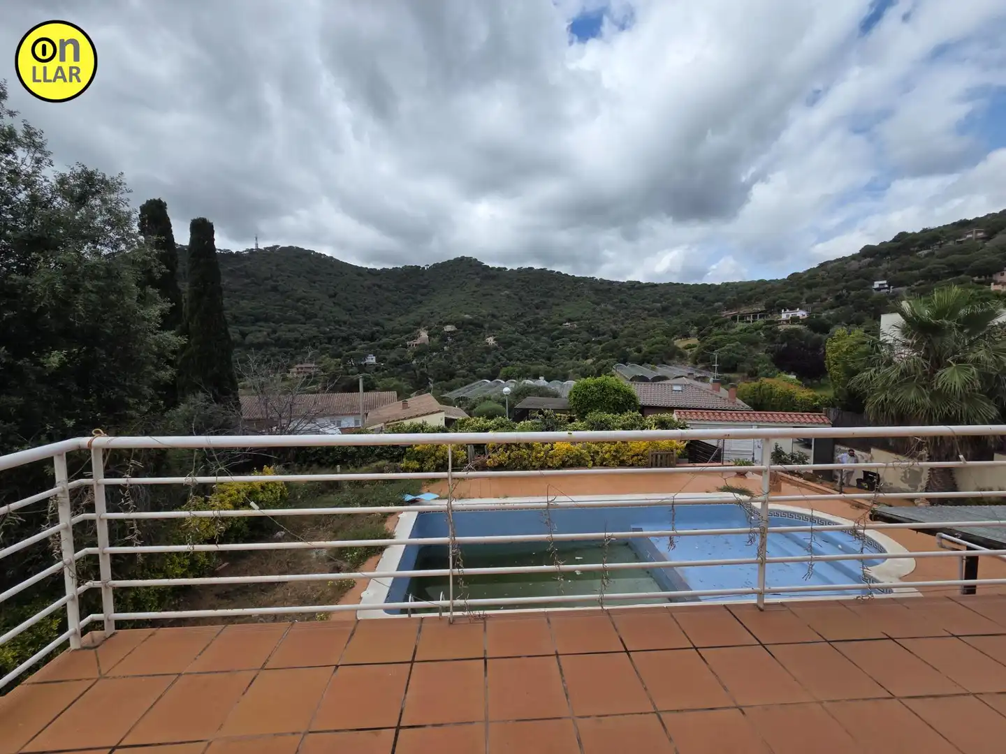 Vista exterior de Casa o xalet en venda en Cabrera de Mar amb Piscina comunitària