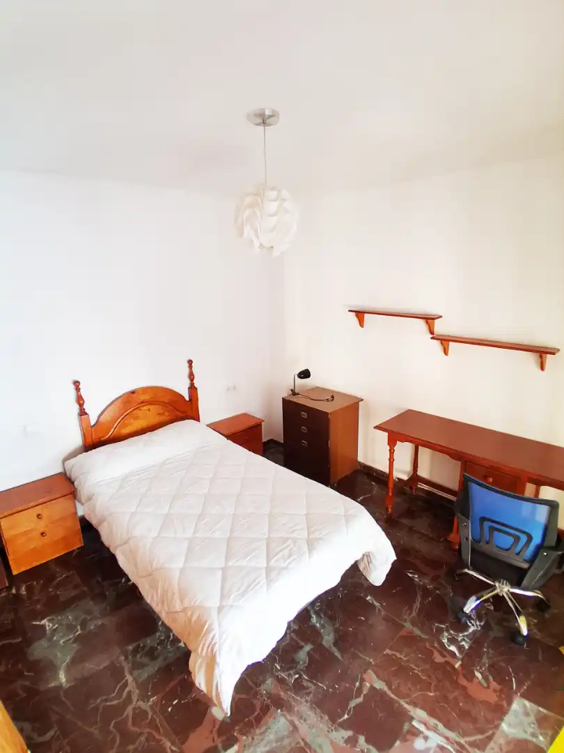 Bedroom of Flat for rent in Granada  with Furnished, Oven and Washing machine
