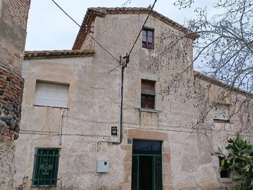 Casa rústica amb jardí en venda a nacional II 691