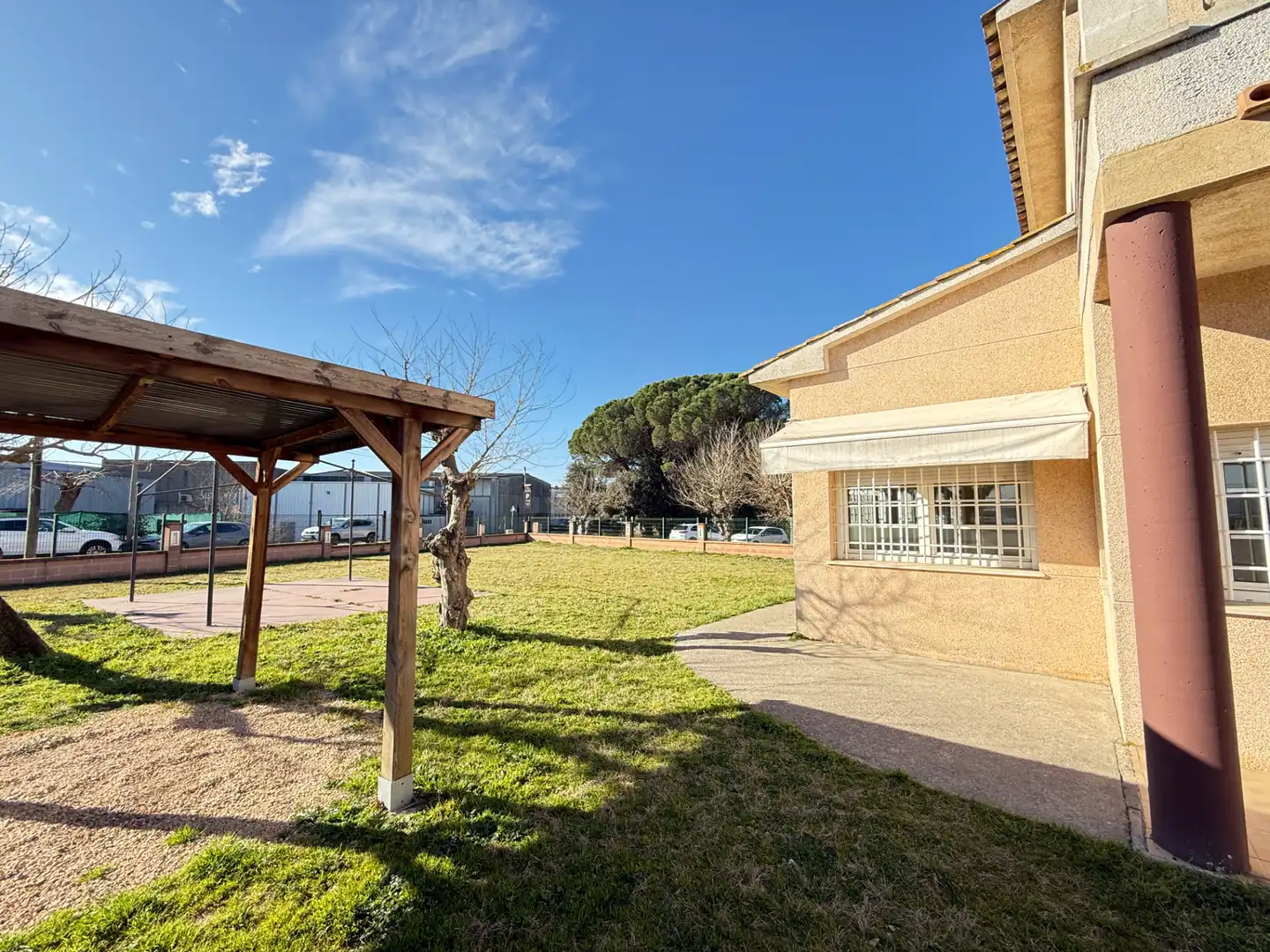 Vista exterior de Local de lloguer en Riudellots de la Selva amb Aire condicionat, Calefacció i Terrassa