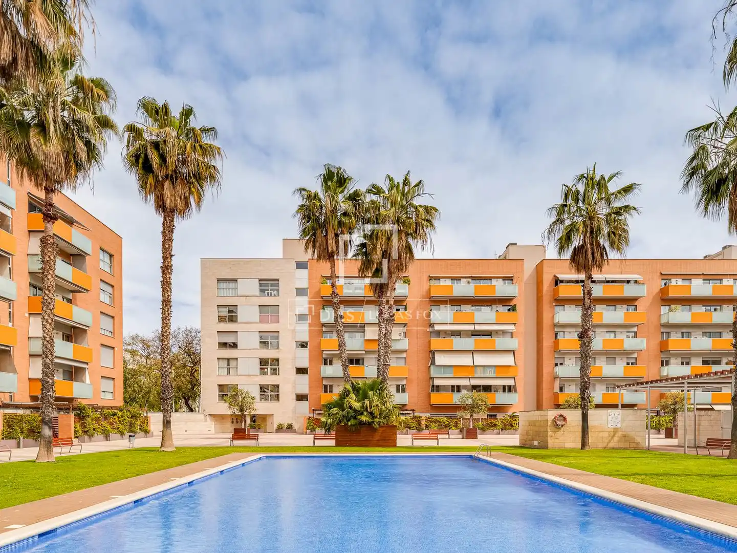 Vista exterior de Pis en venda en Barcelona amb Aire condicionat, Parquet i Piscina